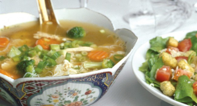 Soupe orientale aux légumes et au dindon