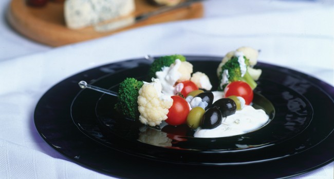 Mini-brochettes de légumes au fromage bleu