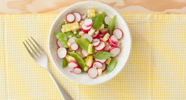 Salade de radis, pois mange-tout et maïs