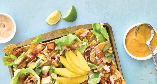 Salade de nachos au tempeh et à la mangue