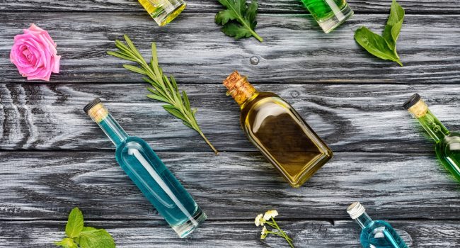 Aromathérapie : les huiles essentielles sous la loupe Aromathérapie : les huiles essentielles sous la loupe