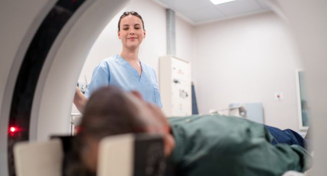 Dépister pour mieux traiter : 8 choses à savoir sur le cancer du poumon