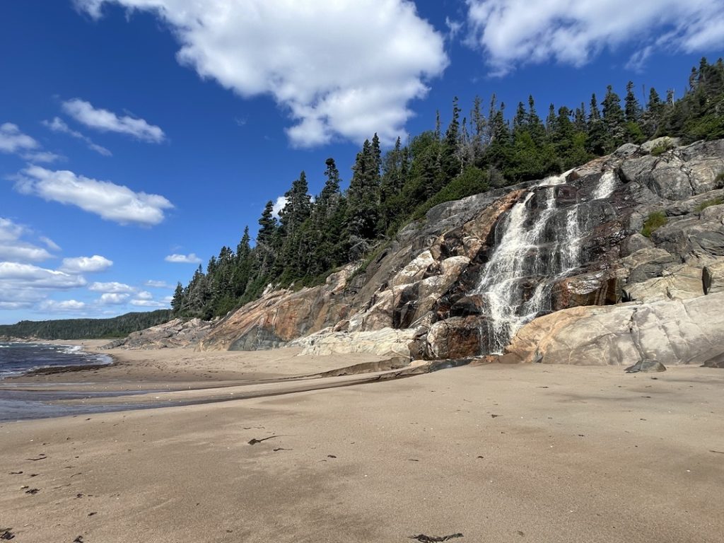 Photo de la chute de la rivière Sault-Blanc.