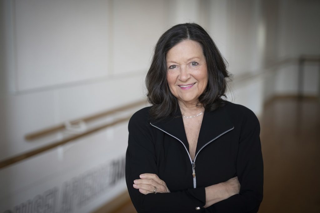 Louise Lapierre dans un studio de l'école Louise Lapierre Danse.