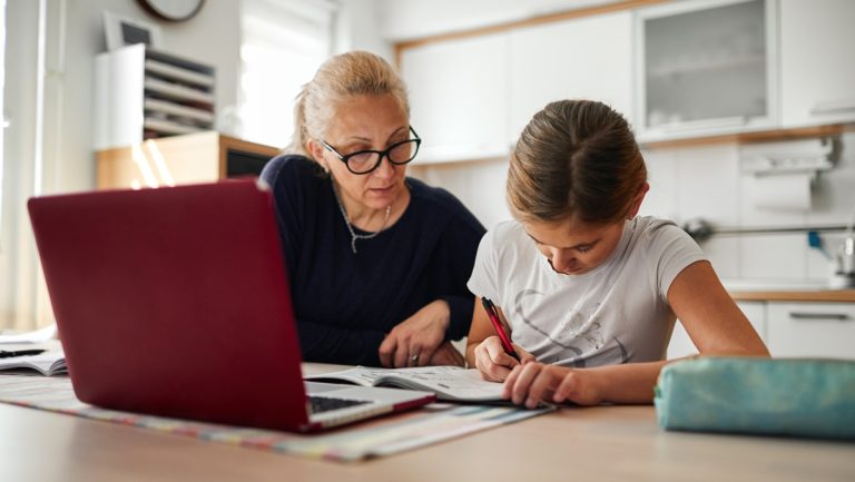 Conciliation famille-travail: un défi pour les grands-parents aussi