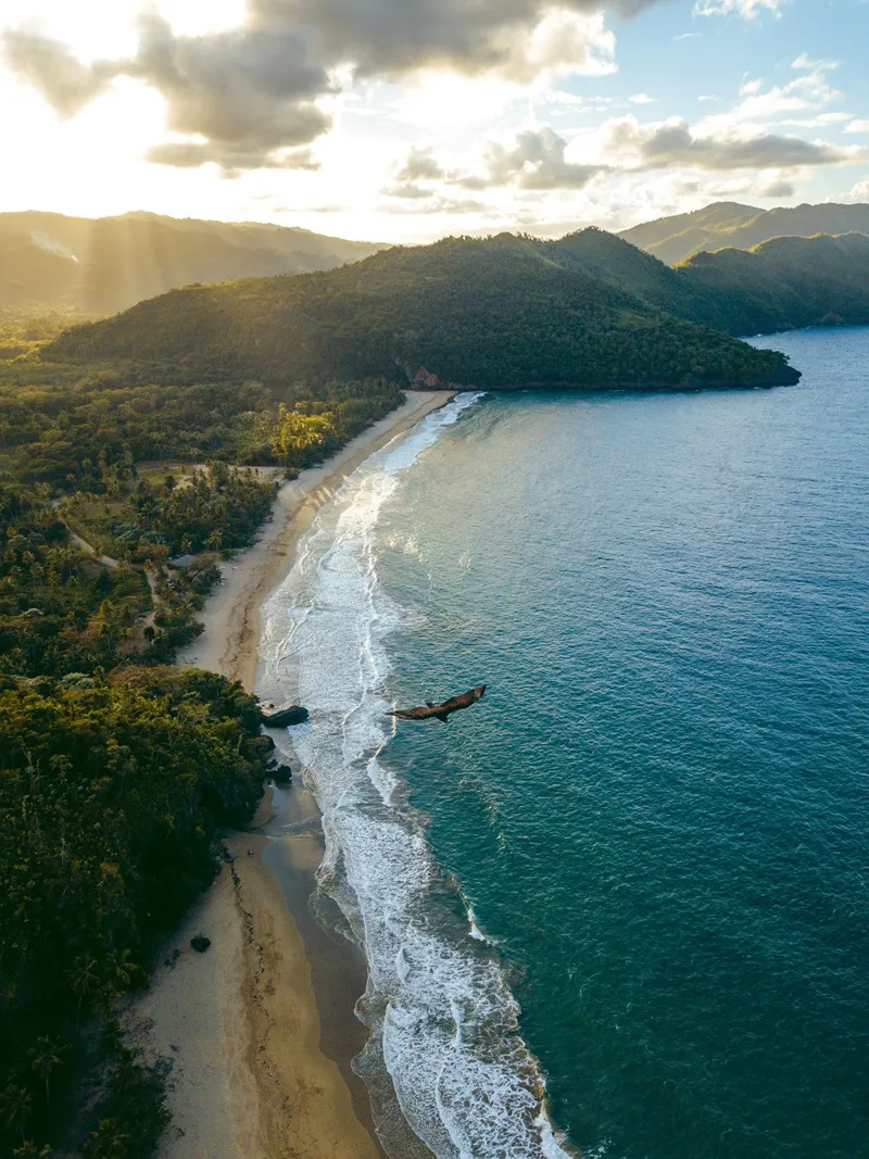 Vue aérienne sur une plage en République dominicaine.