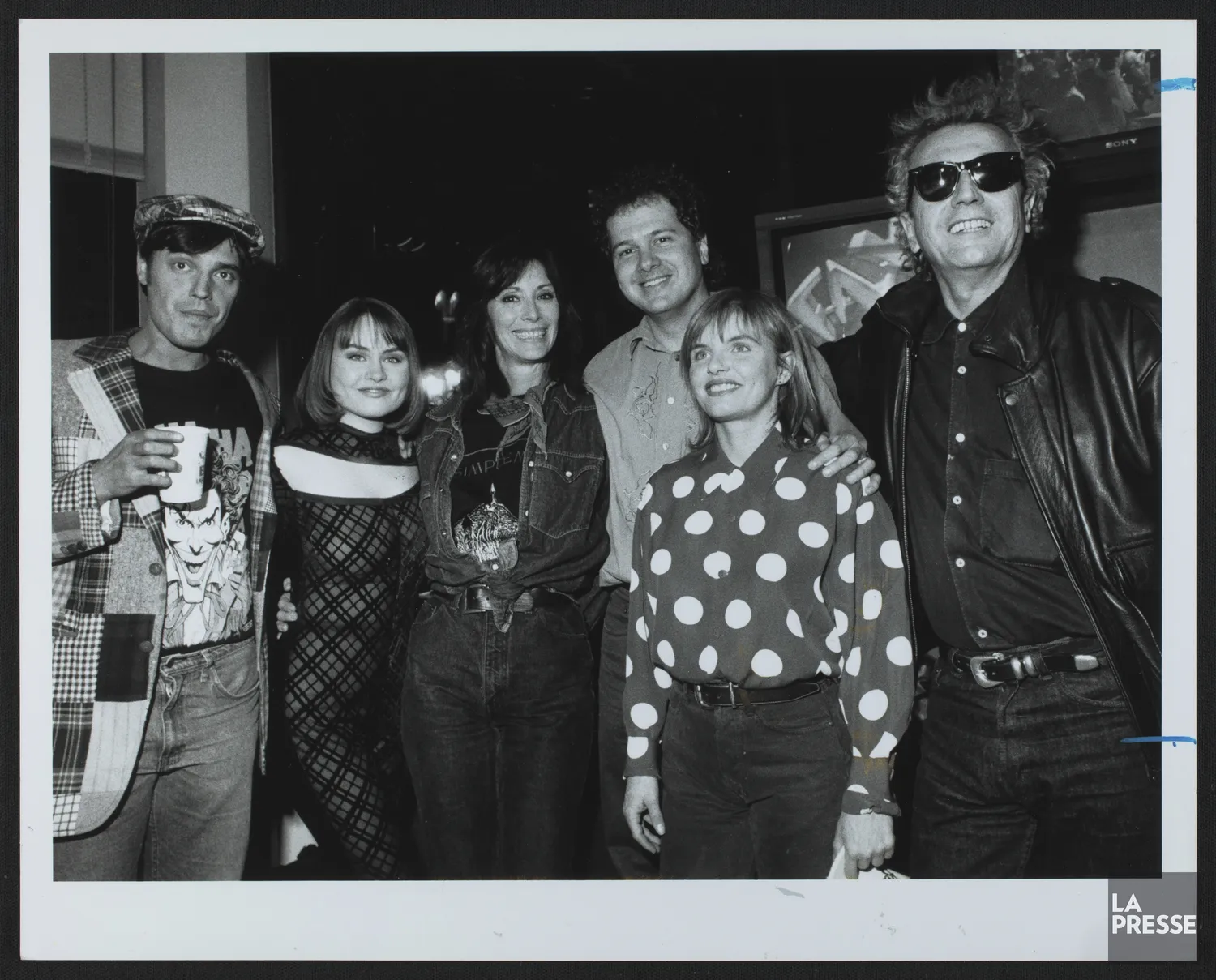 Photo en noir et blanc de Jean Leloup, Mitsou, Mario Lefebvre, Nanette Workman, Diane Tell et Luc Plamondon à MusiquePlus en 1991.